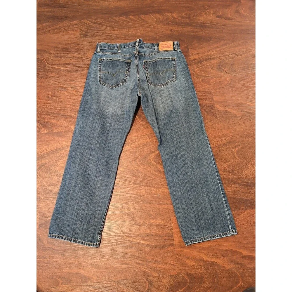LEVI'S 559 RELAXED LOOSE STRAIGHT MEN'S SIZE 38 x 32  BLUE JEANS MEDIUM WASH EUC